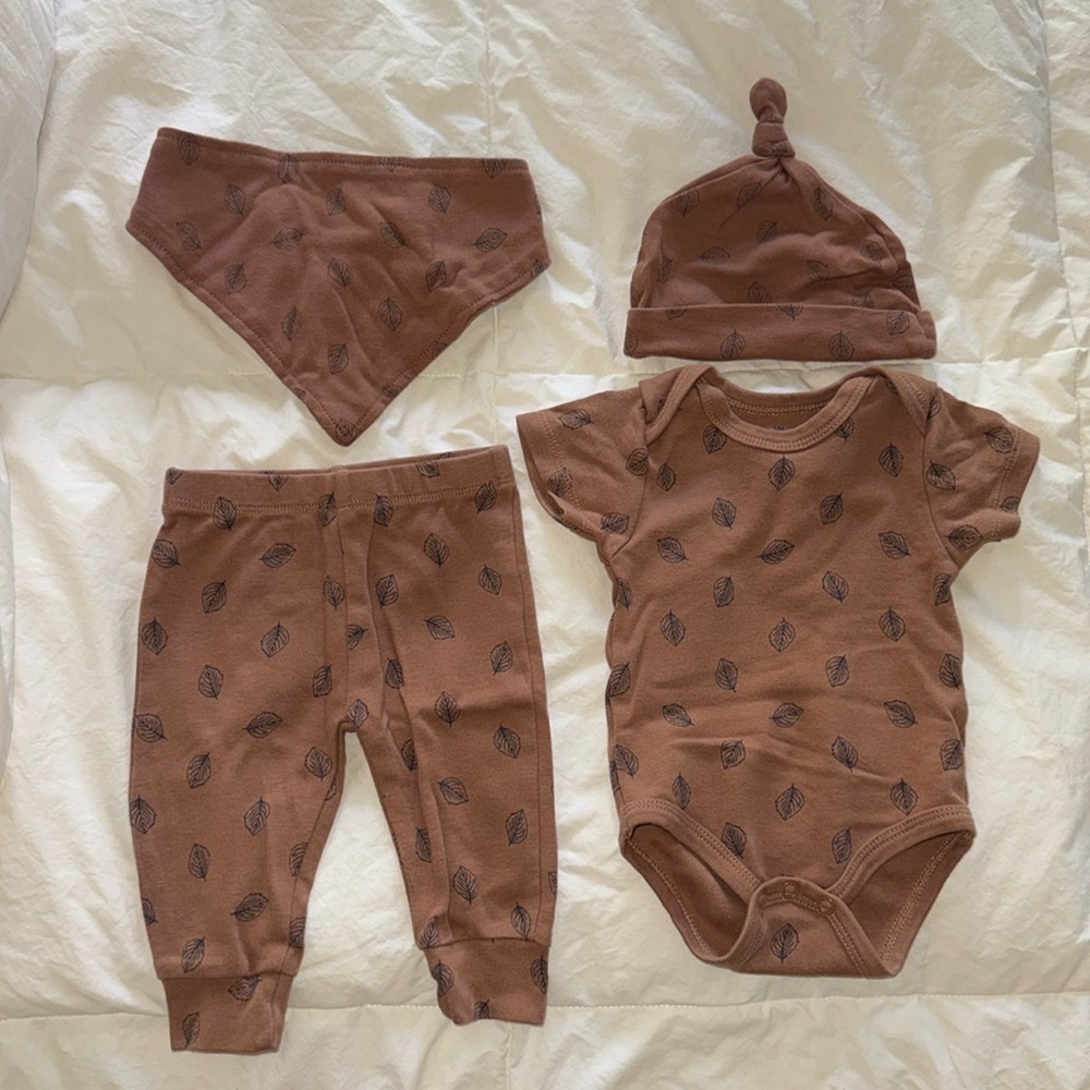 Onesie set 3 months, never used